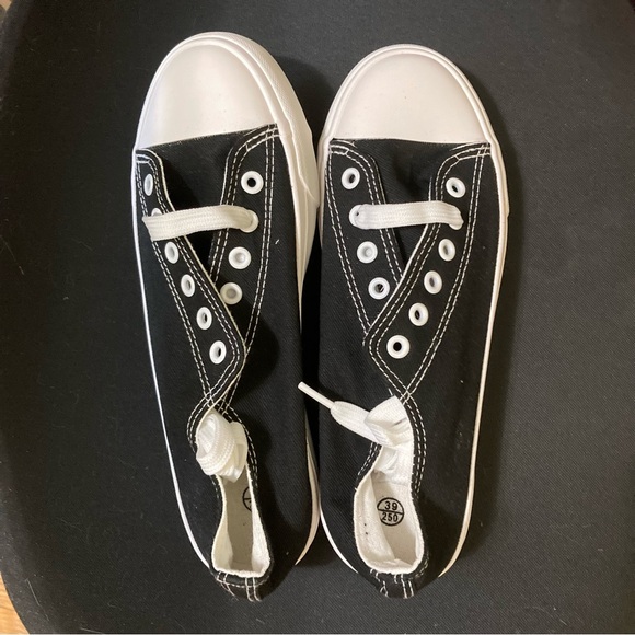 NWOT Lumubby Canvas Sneakers - Picture 5 of 12